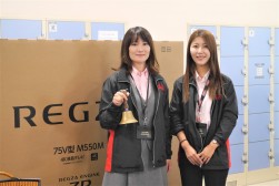 女性スタッフたちがイベント盛り上げに一役買った