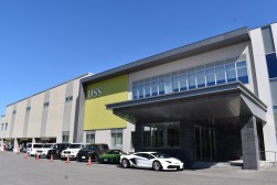 「輸入車プレミアムコーナー」に９８台が出品された