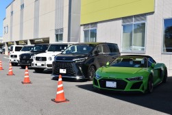 「輸入車プレミアムコーナー」に９８台が出品された