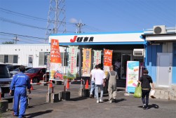 来場者が多く、活発なセリを展開した