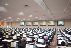 早朝より多くの会員が訪れた