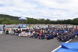 ３７エントリー・５６台が出走