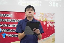川勝事務局長が会員へのあいさつを述べた