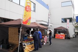 恒例の「１００年屋台」も大人気