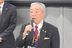 来賓を代表してあいさつを行うＪＵ中販連・松本副会長