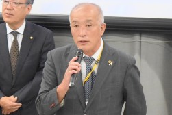 来賓を代表してあいさつを行うＪＵ中販連・奥村流通委員長