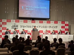 成績優秀者によるパネルディスカッションが行われた