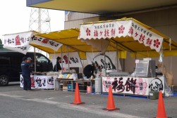 会場前には恒例の屋台が出店