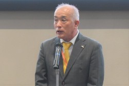 来賓を代表してあいさつを行うJU中販連・奥村流通委員長