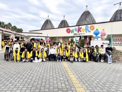 奉仕活動参加者全員で記念撮影