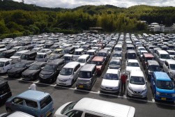 出品ヤードは満車状態に