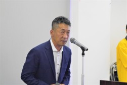 中村顧問が中四国９県の青年部会長を紹介した