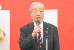 来賓を代表してあいさつを行うＪＵ中販連・松本副会長