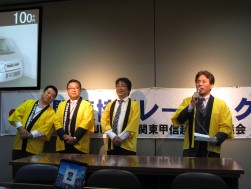 （右から）佐藤流通委員長、小林小売振興・金融委員長、菅谷総務委員長、佐々木指導環境委員長の若手の執行部役員