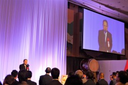 日本オートオークション協議会の荒井寿一会長が祝辞を述べた