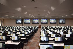 早朝より多くの会員が訪れた