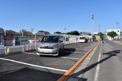 シャトルバス乗り場の拡張で安全性を高める