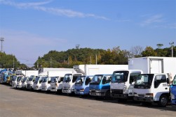 会場内には多くの出品車が並んだ