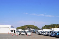 会場内には多くの出品車が並んだ