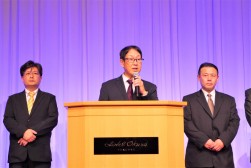 新美会場長が会員への感謝の言葉を述べた