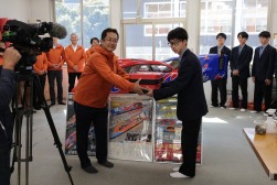 JU岐阜より整備工具一式を贈呈した