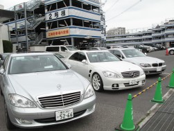 高単価車が主体のため、内装画像追加はメリット