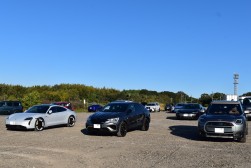 １７ブランド、３７台の試乗車が集まった