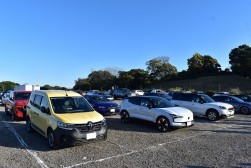 １７ブランド、３７台の試乗車が集まった