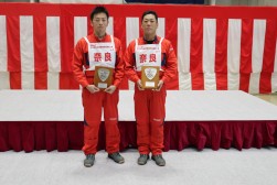 準優勝：奈良整振＝鎌口信広選手（左）・中谷謙一選手（右）