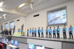 登壇するJU愛知青年部メンバー