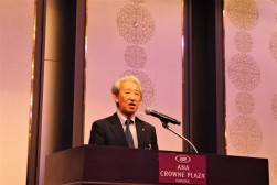 西尾県議会議員が祝辞を述べた