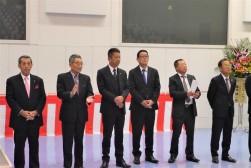ＪＵ九州の新園会長（写真左）をはじめ多くの来賓を迎えた