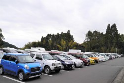 出品ヤードには多くの良質車が並んだ