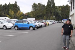 出品ヤードには多くの良質車が並んだ