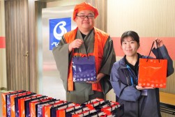初荷イベントで来場会員を迎えた