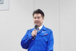 森口執行役員が新年のあいさつを述べた