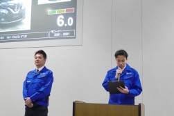 セリ開始前にはセレモニーを開催