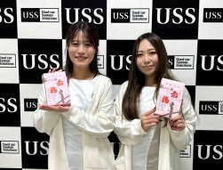 来場取引賞に恒例の「赤福」を進呈