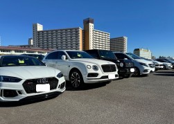 良質の輸入車が並ぶ