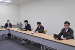 セリスタート後には記者会見を開いた