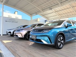 試乗車もフルラインアップで用意する