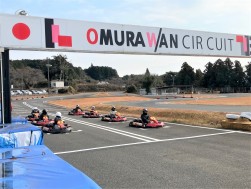 大村湾サーキットでカートレース大会を実施
