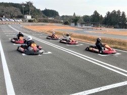 大村湾サーキットでカートレース大会を実施