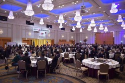 組合員、賛助会員、関係企業など約２４０名が参加
