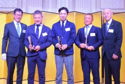 出品・成約・クレジットなど各種表彰が行われた