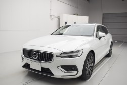 車体に照明の映り込みがない