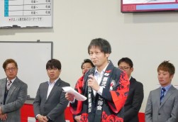 青年部会の春田裕二総務委員長が運営説明