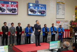 ＪＵコーポレーションの鈴木幸昭副会長があいさつを述べた