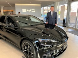 高級車販売にも意欲を見せる