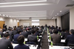 講師はJU中販連山下常務理事